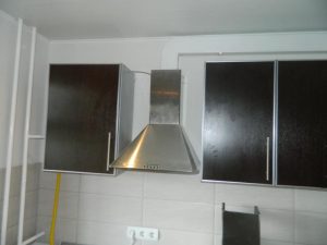 Установка вытяжки на кухне в Невьянске