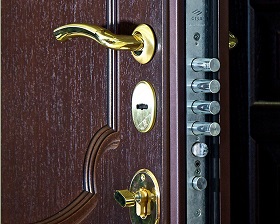 Замена замка на металлической двери Legran в Невьянске