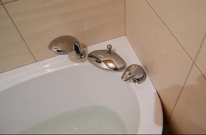 Установка смесителя на ванну в Невьянске